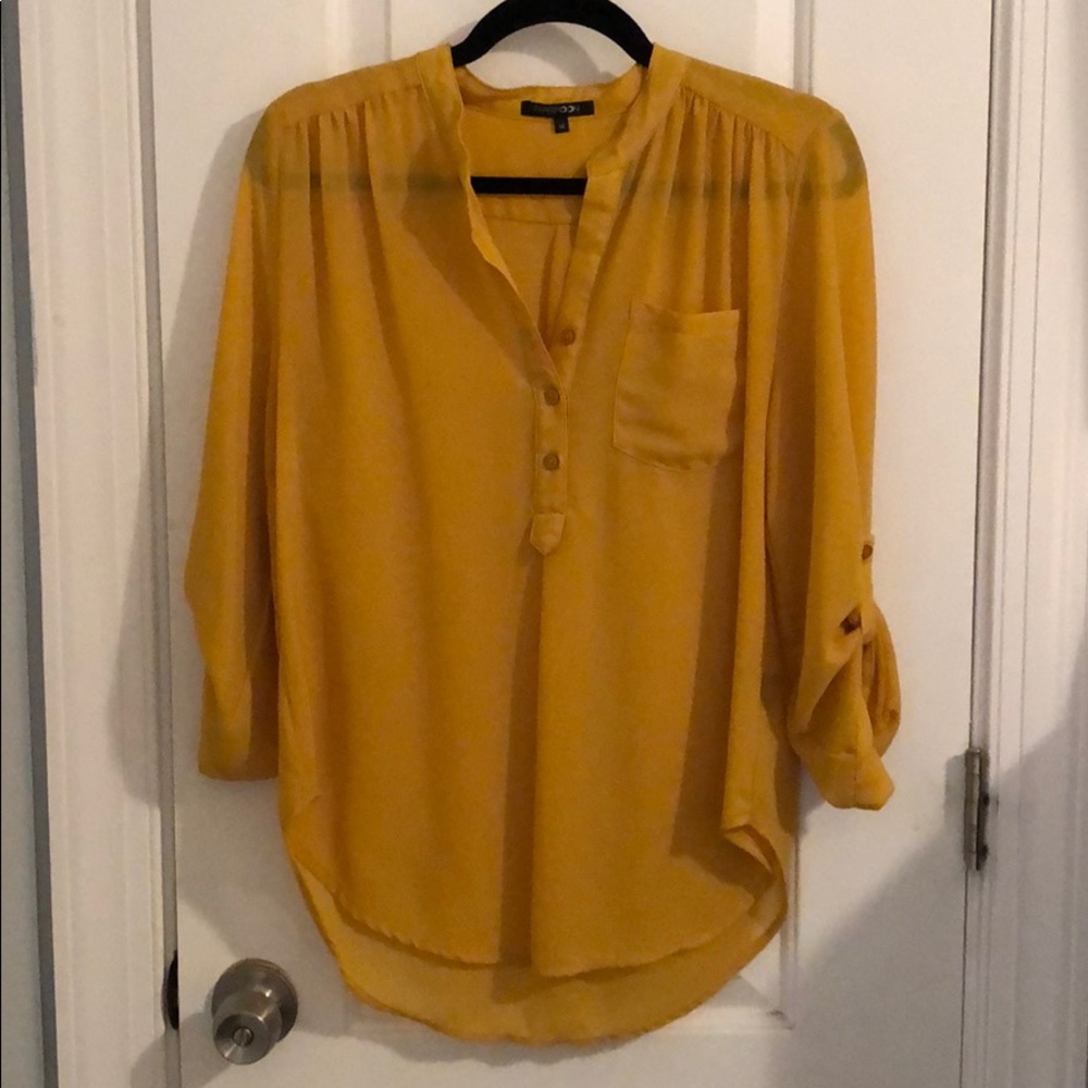 Beautiful yellow blouse!